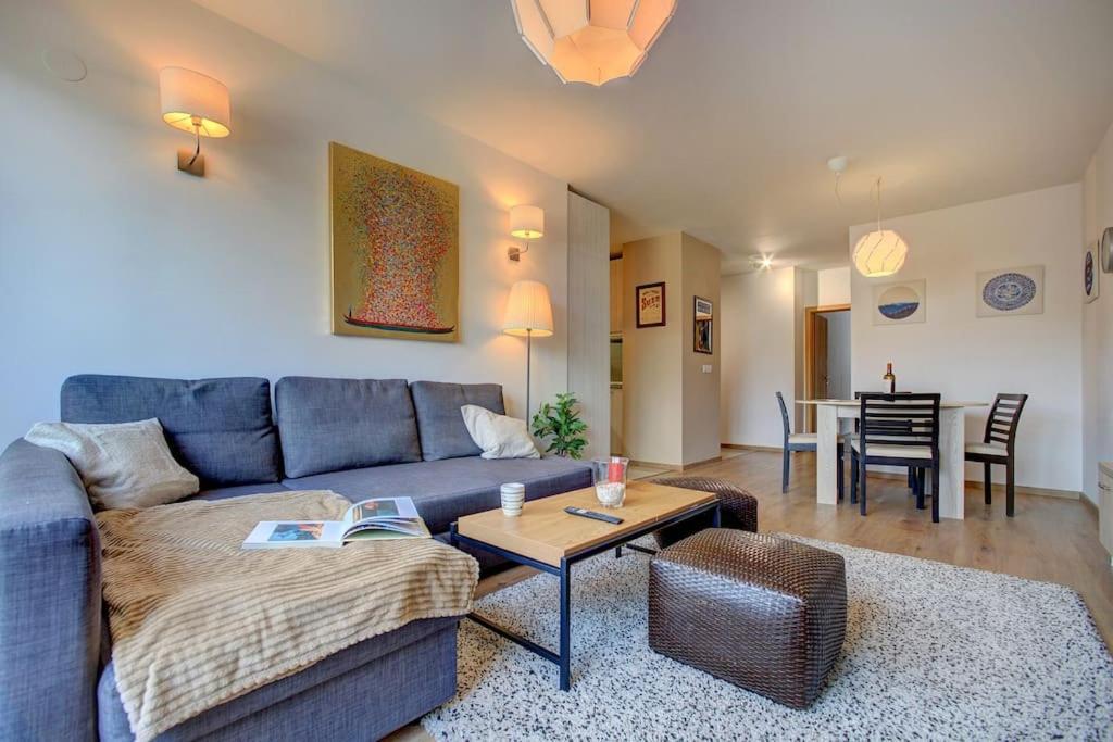 Spacious Home Office With Secure Garage In Sofia Zewnętrze zdjęcie