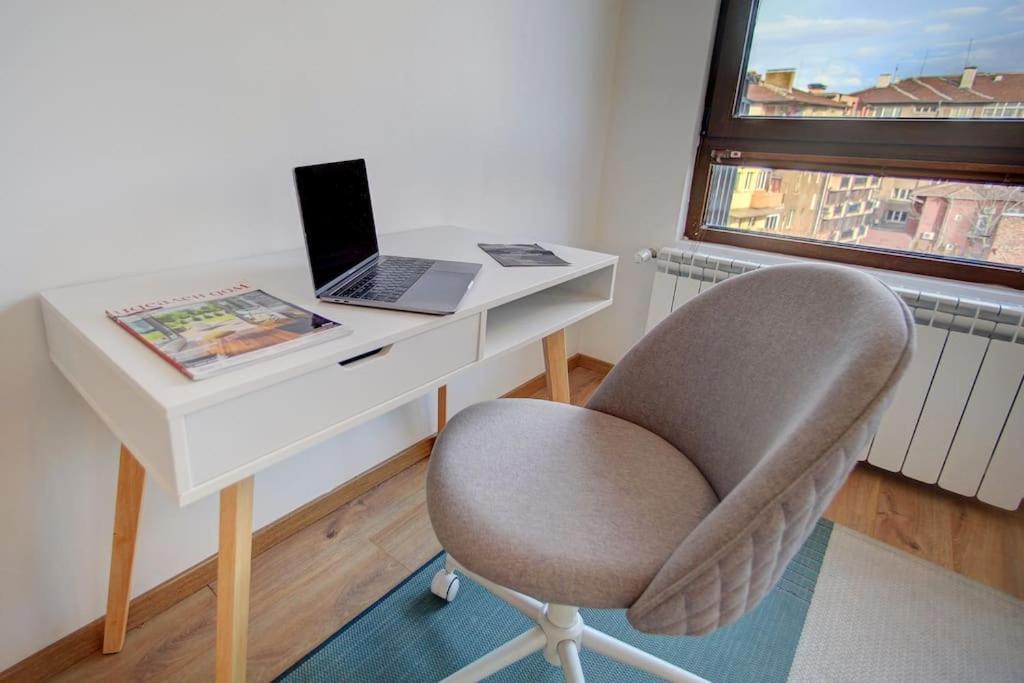 Spacious Home Office With Secure Garage In Sofia Zewnętrze zdjęcie