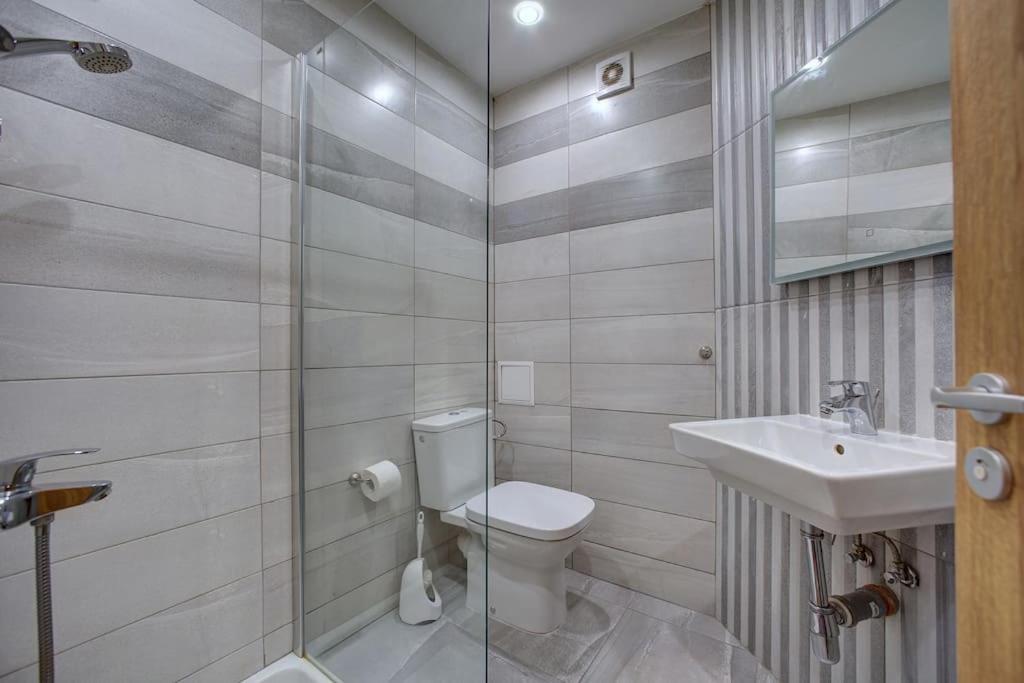 Spacious Home Office With Secure Garage In Sofia Zewnętrze zdjęcie