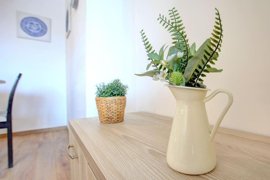 Spacious Home Office With Secure Garage In Sofia Zewnętrze zdjęcie